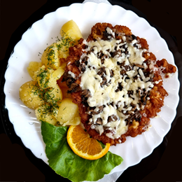 KOTLET SCHABOWY Z PIECZARKAMI 220 g / SCHWEINEKOTELETT MIT PILZEN UND KÄSE (Bez dodatków)
